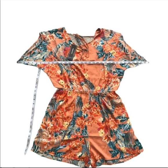 NWT Women's BCBG MAXAZRIA Flutter Sleeve Woven Romper Multi-Tropicalia - Picture 8 of 8